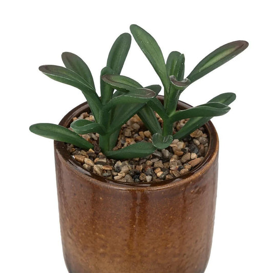 Plantă artificială într-un ghiveci de ceramică